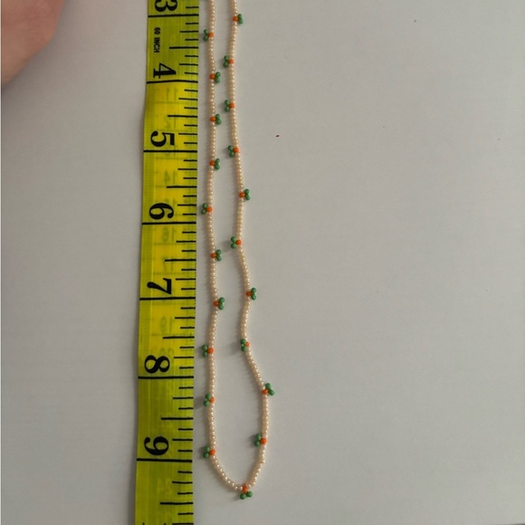 Elegant Beaded Necklace in Cream and Green - Picture 5 of 6